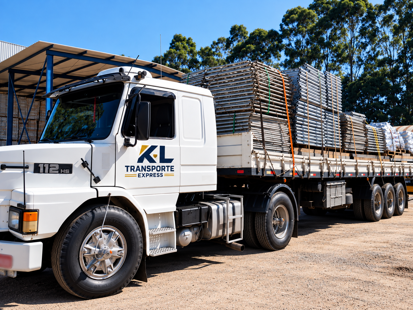 Caminhão da K.L Transporte Express